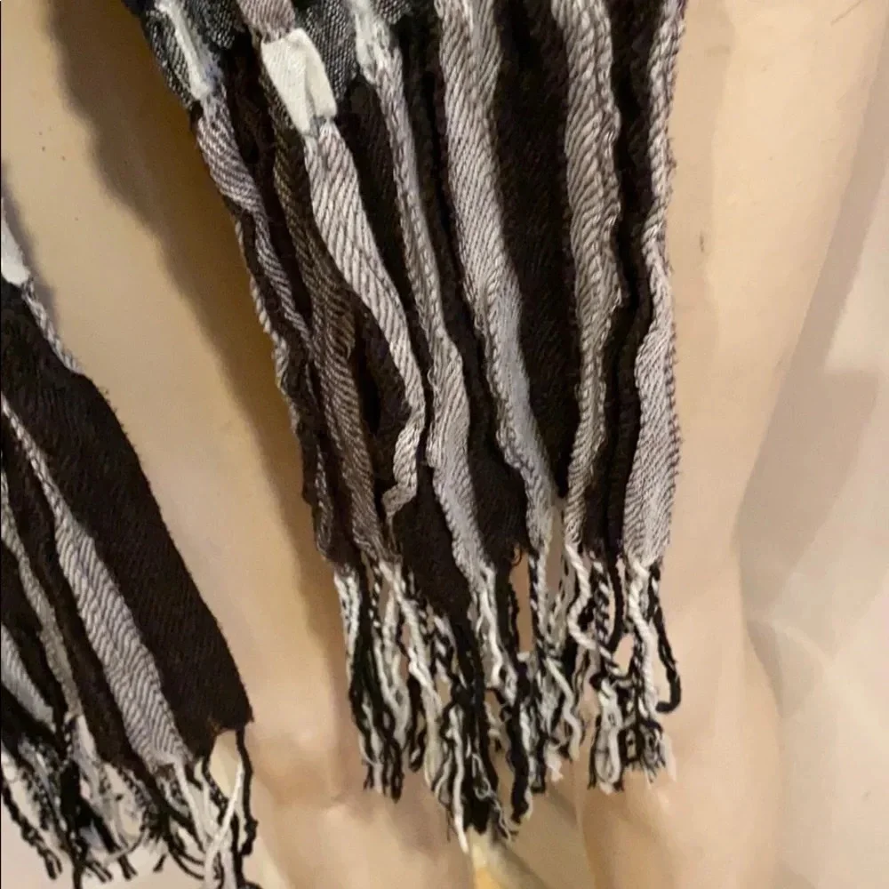 Checkered black white scarf fringe